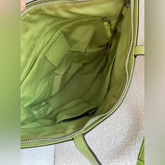 Vintage Coach Signature Stripe Tote Bag, style, in khaki and apple green NWOT - Picture 2 of 13